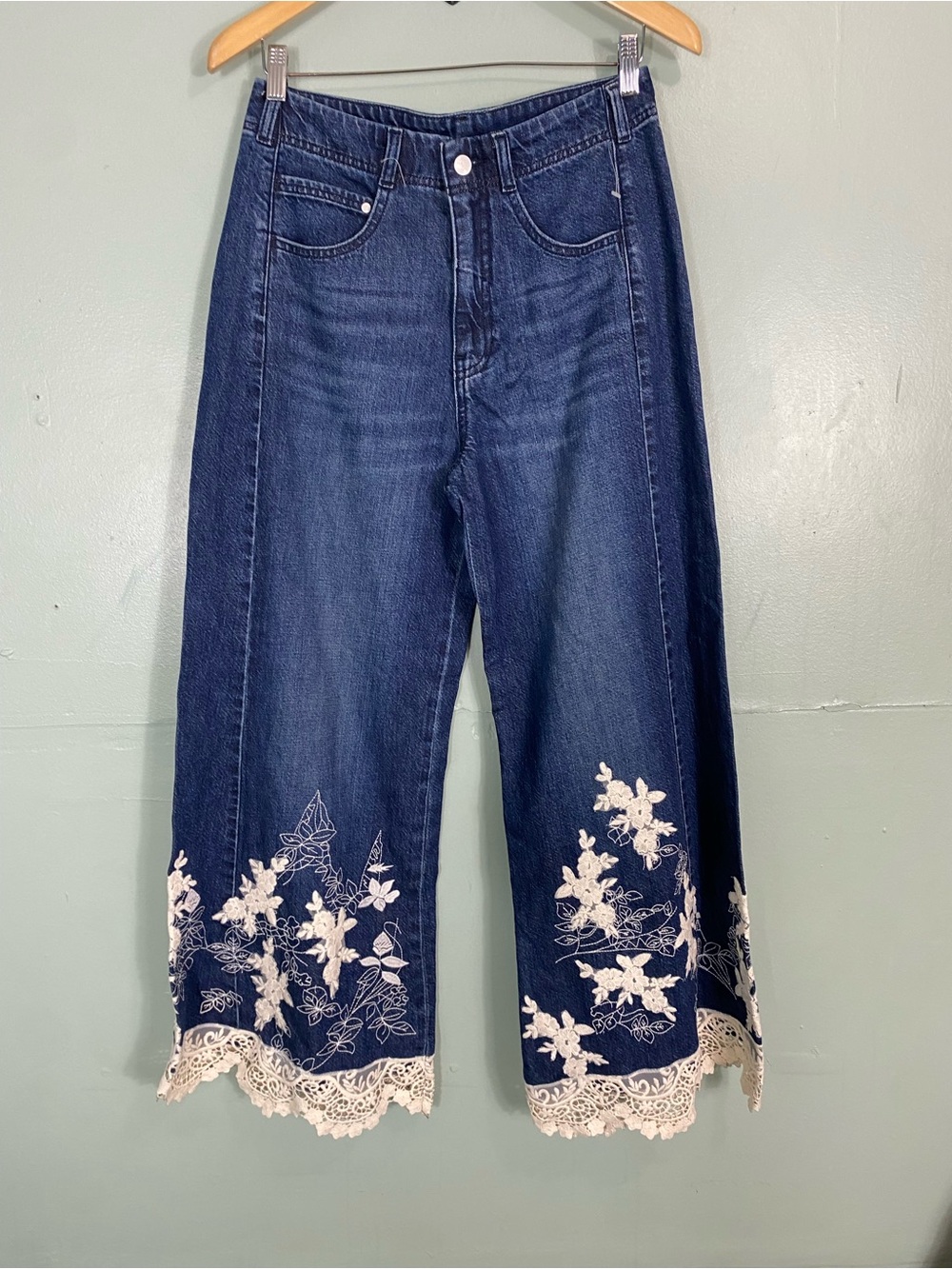 Anthropologie‎ Pilcro Lace Flare Embroidered Denim Jeans Size Small??